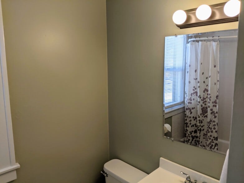 Building Photo - 330 Henry Ave SE