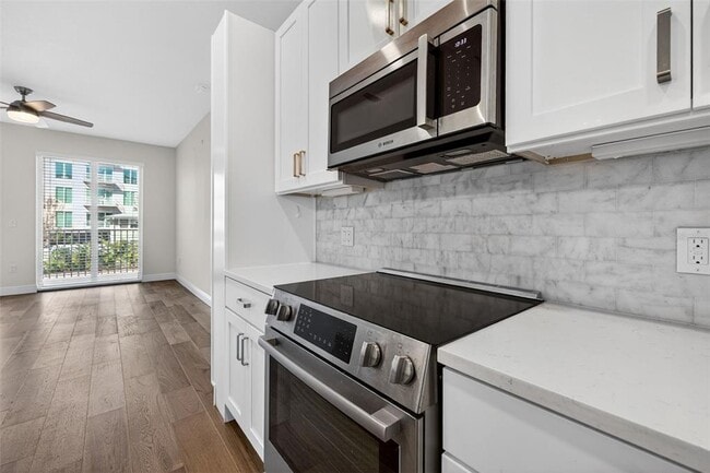 Building Photo - 600 3rd Ave S