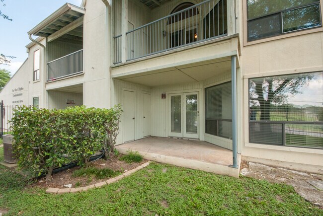 Building Photo - 3840 Far W Blvd