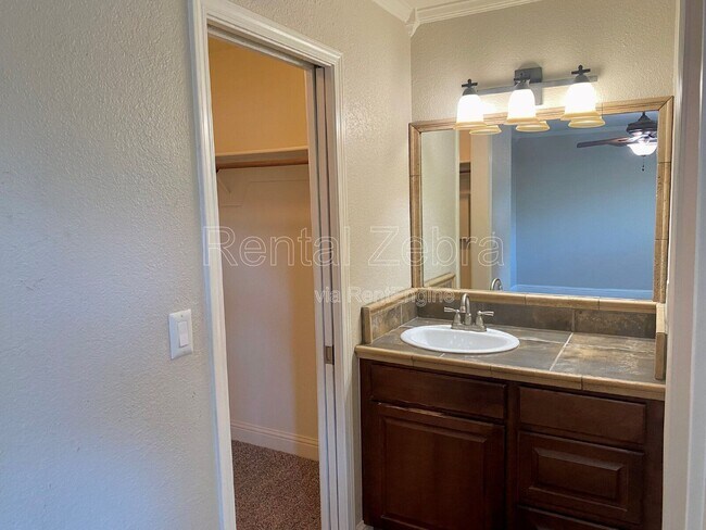 Building Photo - 1216 Rose Ave