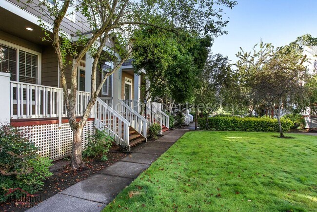 Building Photo - 16028 SW Gage Ln