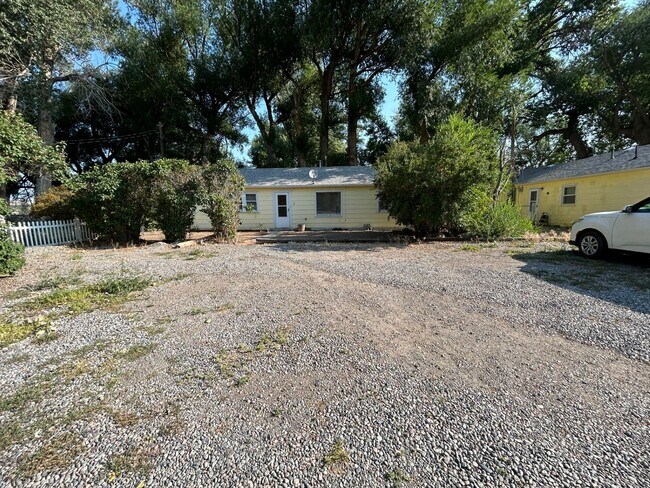 Building Photo - Large 2 Bed 1 Bath House with Fenced Yard and Washer Dryer Hookups