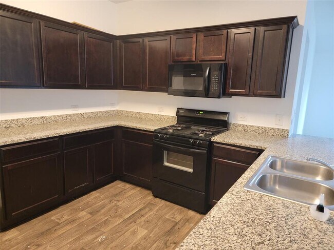 Building Photo - 3610 Batson Dr
