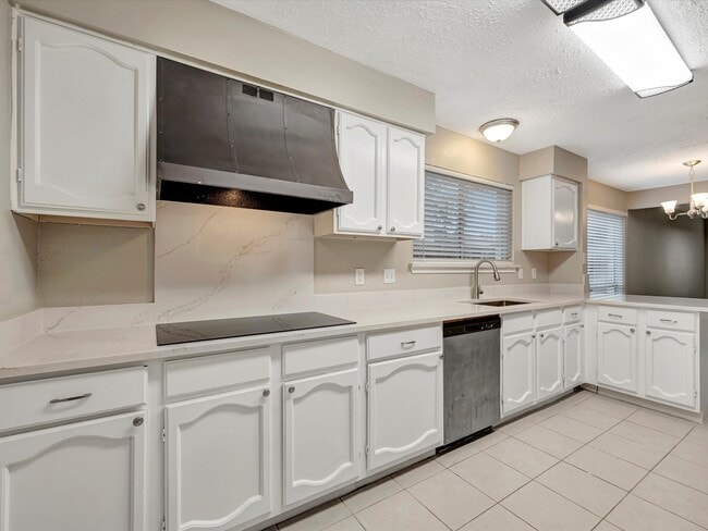 Building Photo - 2312 Meade Ct