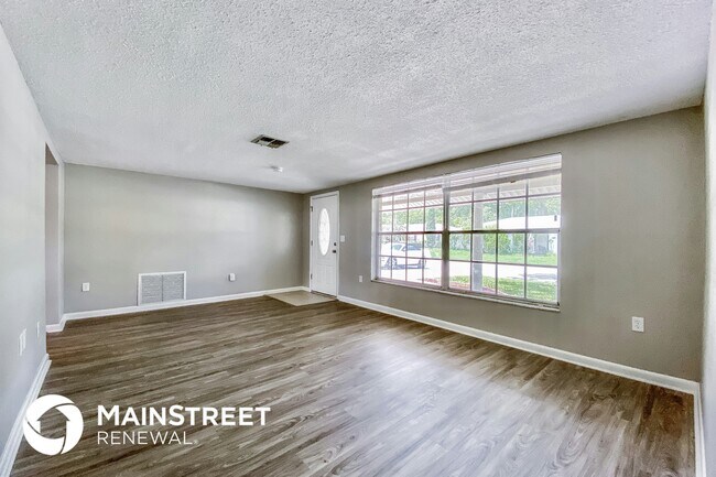 Building Photo - 7750 Cayuga Dr