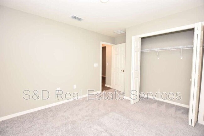 Building Photo - 749 Daphne Dr