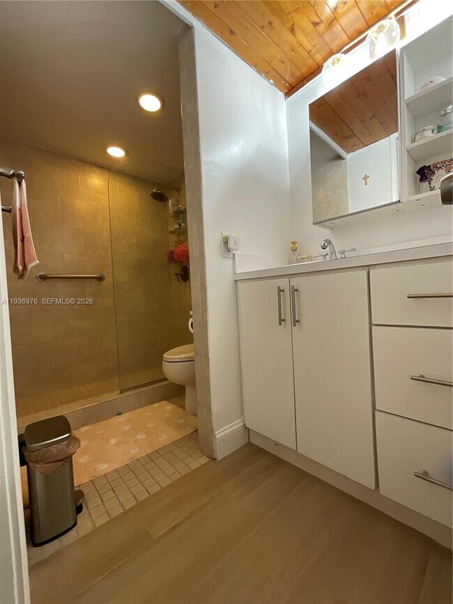 Building Photo - 820 NW 87th Ave