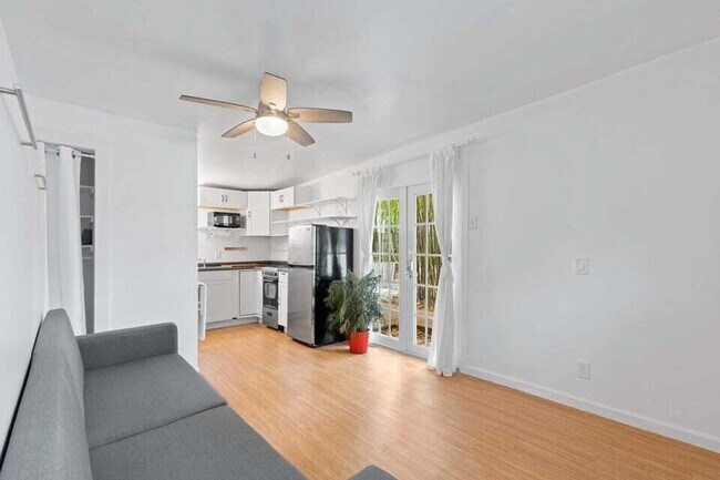 Building Photo - 221 N Ocean Breeze