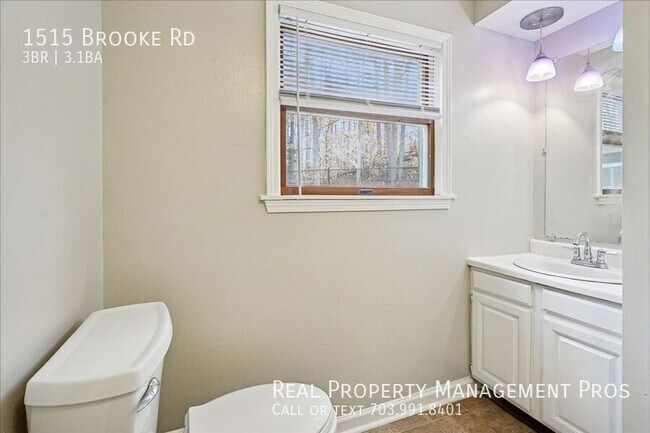 Building Photo - 1515 Brooke Rd