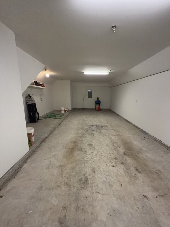 Building Photo - 8705 Bryam St