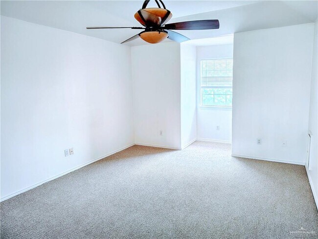 Building Photo - 3504 El Jardin St