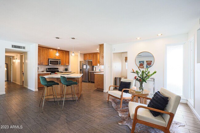 Building Photo - 421 Lila Cir