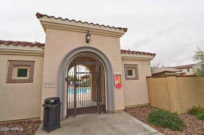 Building Photo - 4015 S Pecan Dr