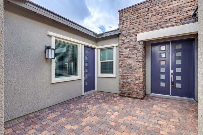 Building Photo - 12608 Heritage Hts Dr
