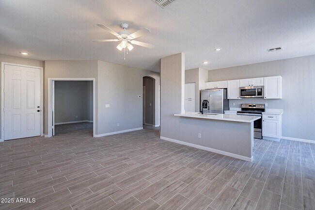 Building Photo - 12614 W Earll Dr