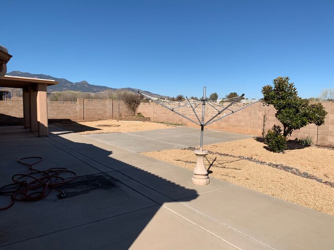 Building Photo - 4BD/2BA/2CG 1900 sf in Canyon de Flores subdivision, Sierra Vista, AZ