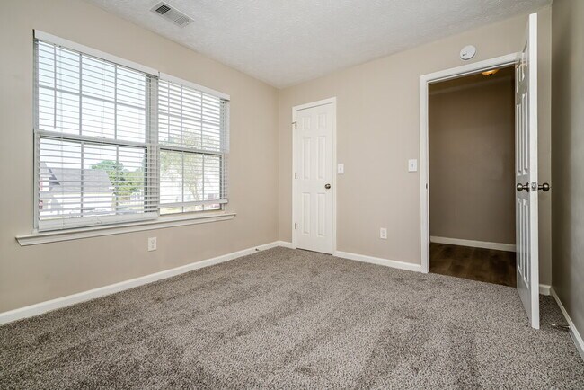 Building Photo - 413 Grove Park Dr