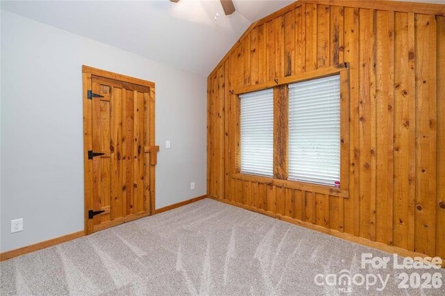 Building Photo - 123 E 2nd St