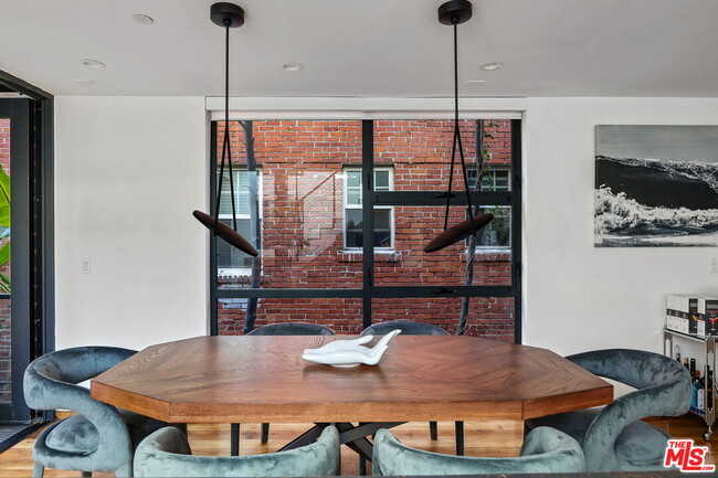 Building Photo - 7 Vicente Ter