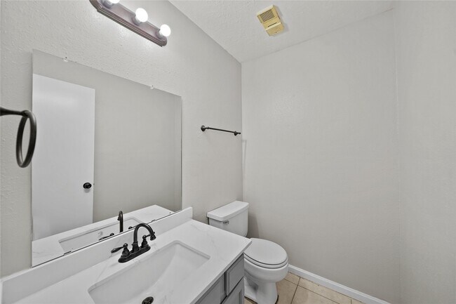 Building Photo - 11311 Brettwood Dr