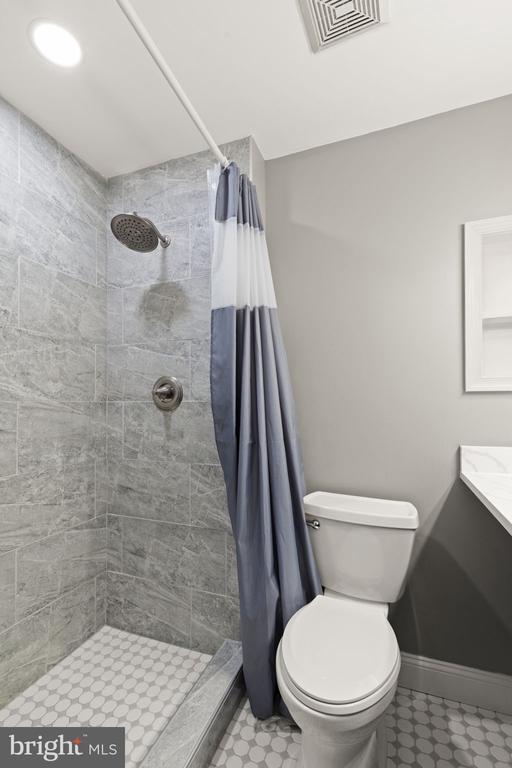 Building Photo - 3400 Tulleys Pointe Ct