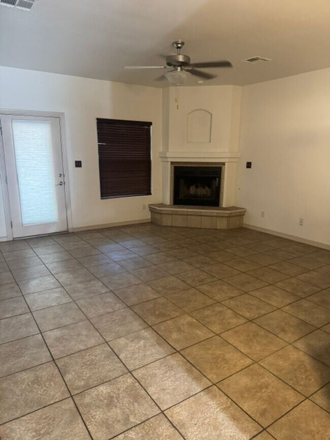 Building Photo - Three Bedroom, 2 Bath Home For Rent