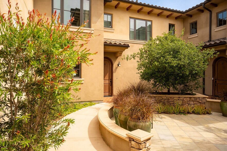 Building Photo - 158 S Sierra Madre Blvd