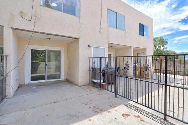 Building Photo - 195 Monte Alto Pl NE