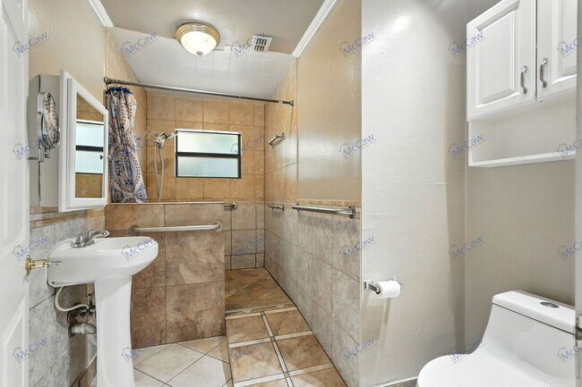 Building Photo - 10705 Coogan Dr