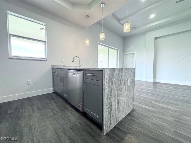 Building Photo - 4552 20th St SW