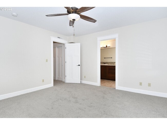 Building Photo - White Oak Village