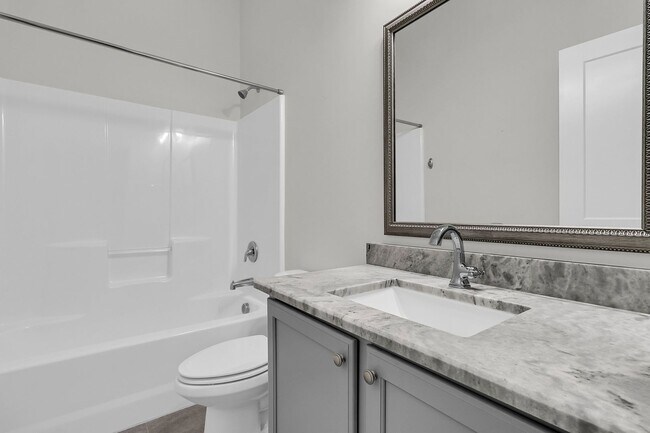 Building Photo - Newly Refreshed Single Story Home in Carol...