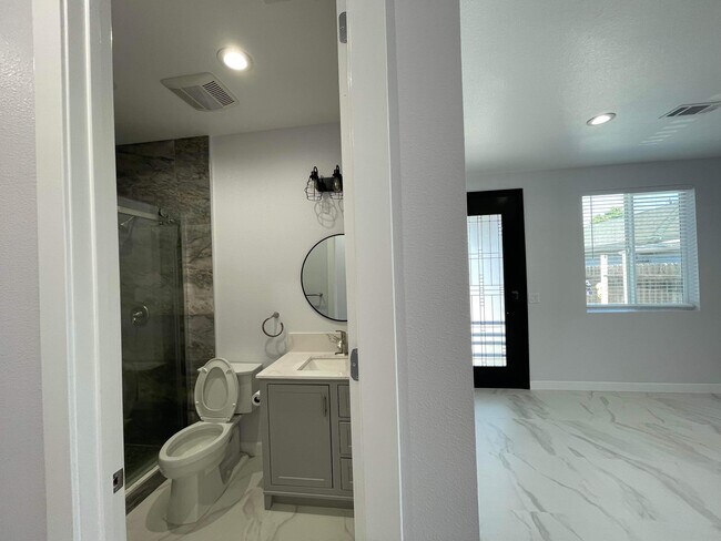 Building Photo - 15410 Firmona Ave