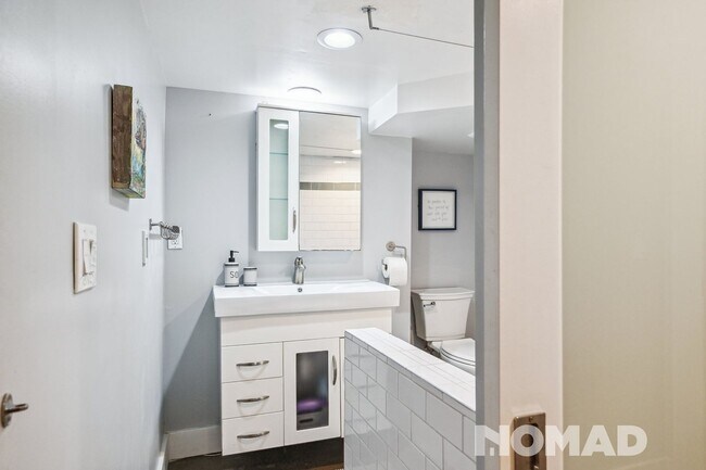 Building Photo - Charming Furnished Basement Unit in Regis – Northwest Denver