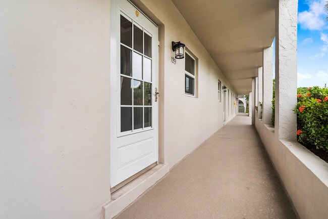 Building Photo - 250 NE 20th St