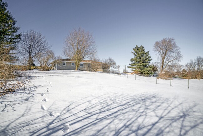 Building Photo - 4686 Capitol View Rd