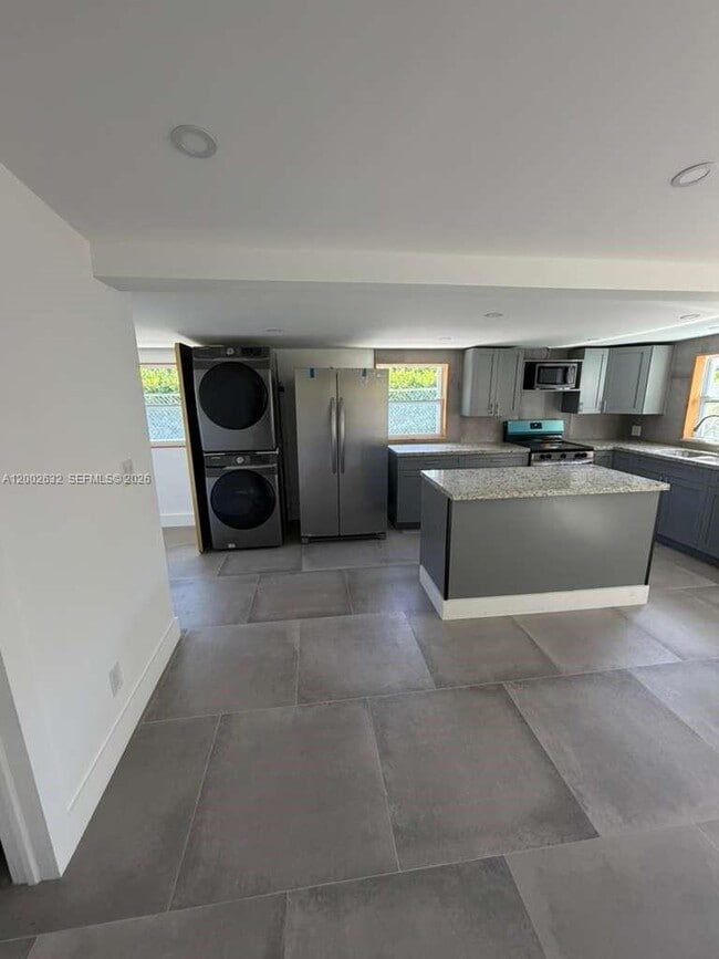 Building Photo - 14240 S Biscayne River Dr