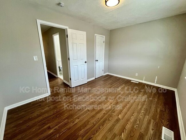 Building Photo - 4042 Paseo Blvd