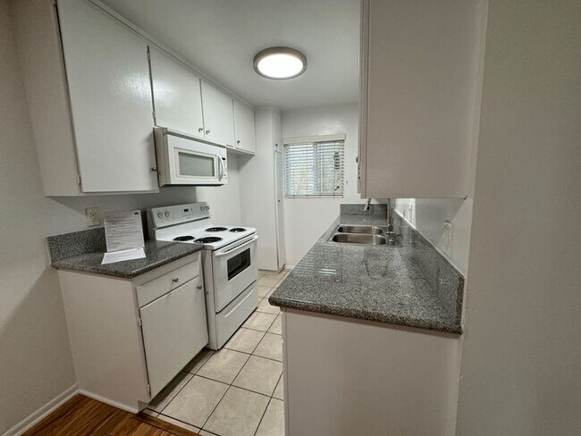 Interior Photo - 20353 Saticoy St