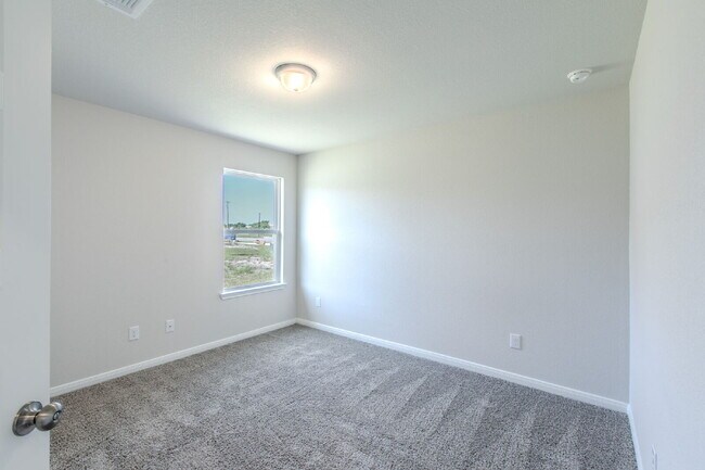 Building Photo - Welcome Home to Modern Comfort in Troy, TX!