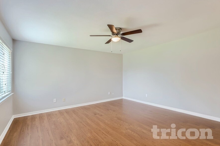 Building Photo - 2113 Tampico Dr