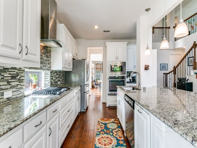 Building Photo - This home is a must see!!