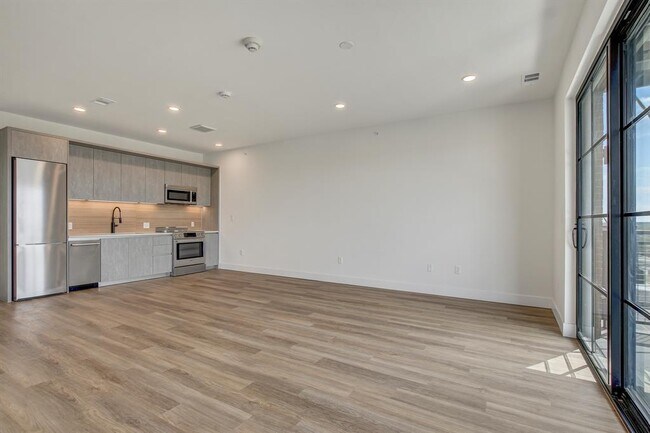 Building Photo - 4315 S Congress Ave