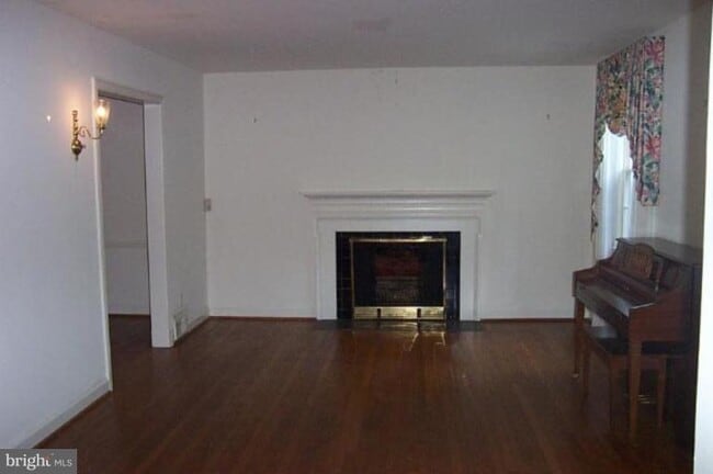 Building Photo - 9405 Locust Hill Rd