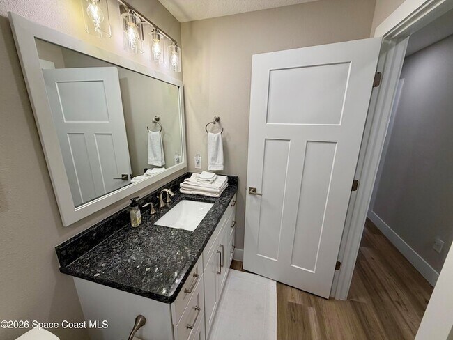 Building Photo - 140 Norwood Ave