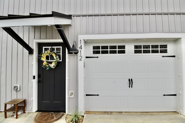 Building Photo - 1412 Palomino Trl