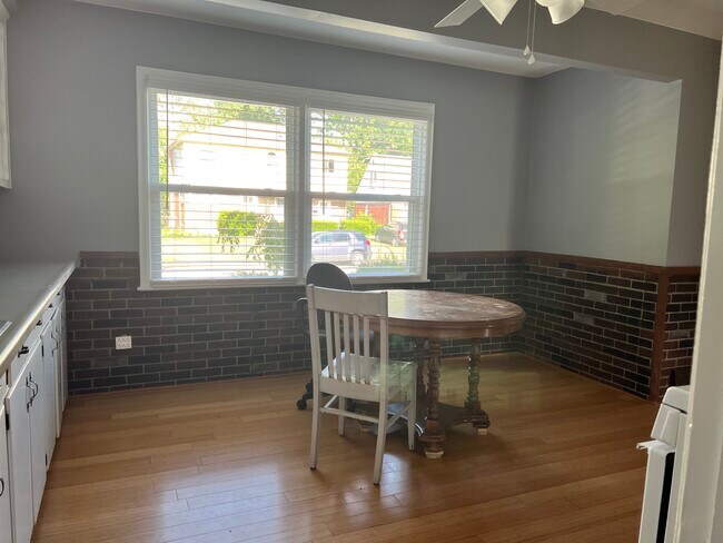 Kitchen - 23501 Geneva St