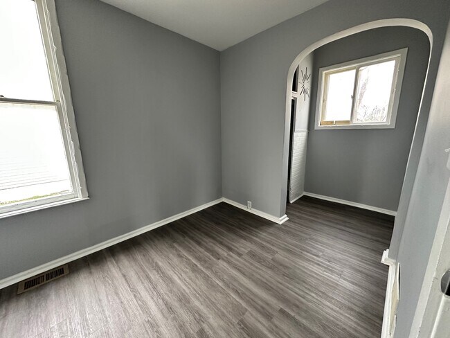 Building Photo - 809 Elk St