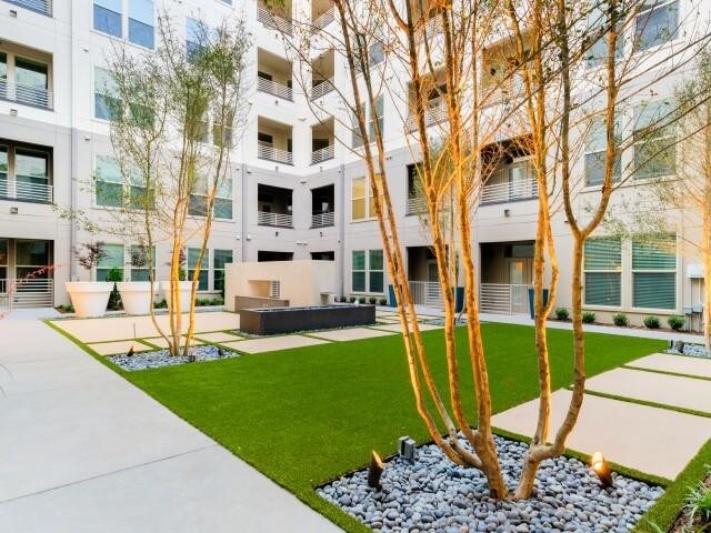 Building Photo - 2 bedroom in Dallas TX 75202