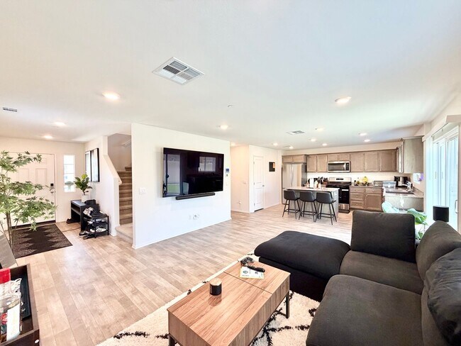 Building Photo - 30607 Cyclone Ave